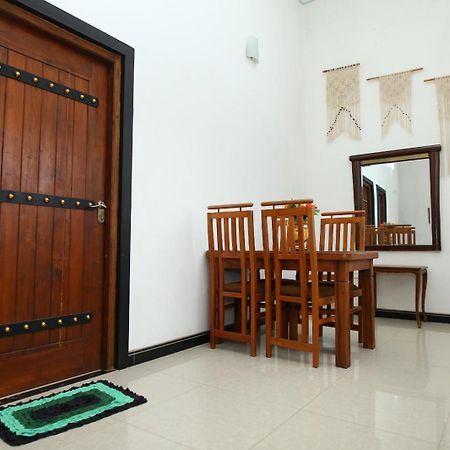 Sujee'S Guest House With Two Bed Rooms 아누라다푸라 외부 사진