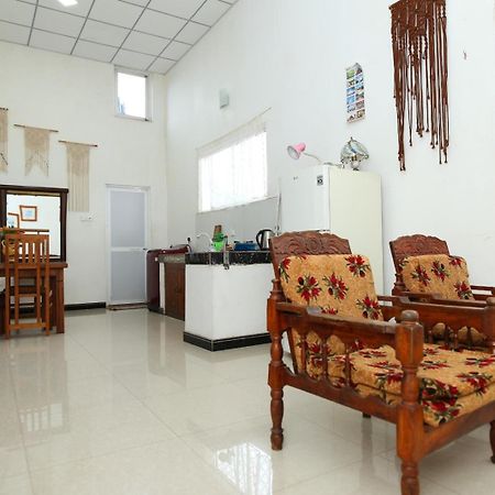 Sujee'S Guest House With Two Bed Rooms 아누라다푸라 외부 사진